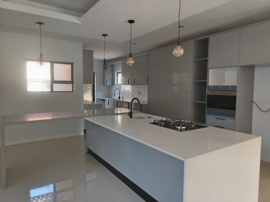 5 Bedroom Property for Sale in Melodie North West